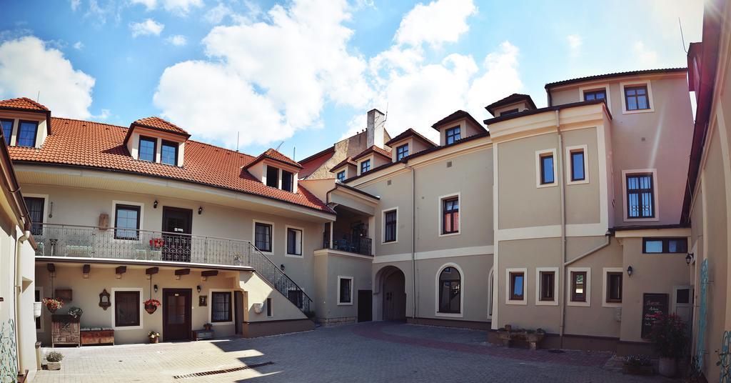 Hotel U Hradu มลาดาโบเลสลัฟ ภายนอก รูปภาพ