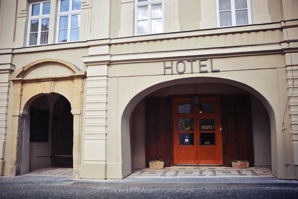 Hotel U Hradu มลาดาโบเลสลัฟ ภายนอก รูปภาพ