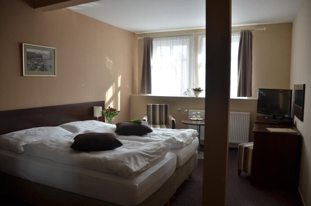 Hotel U Hradu มลาดาโบเลสลัฟ ภายนอก รูปภาพ