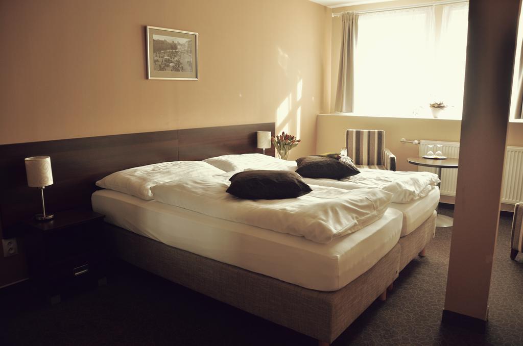 Hotel U Hradu มลาดาโบเลสลัฟ ภายนอก รูปภาพ