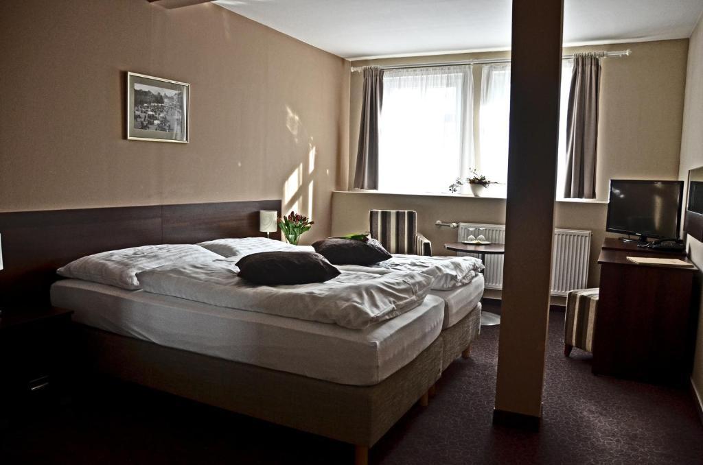 Hotel U Hradu มลาดาโบเลสลัฟ ภายนอก รูปภาพ