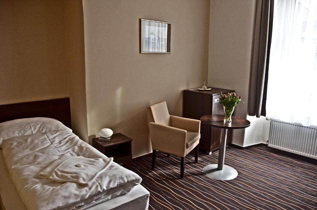 Hotel U Hradu มลาดาโบเลสลัฟ ภายนอก รูปภาพ