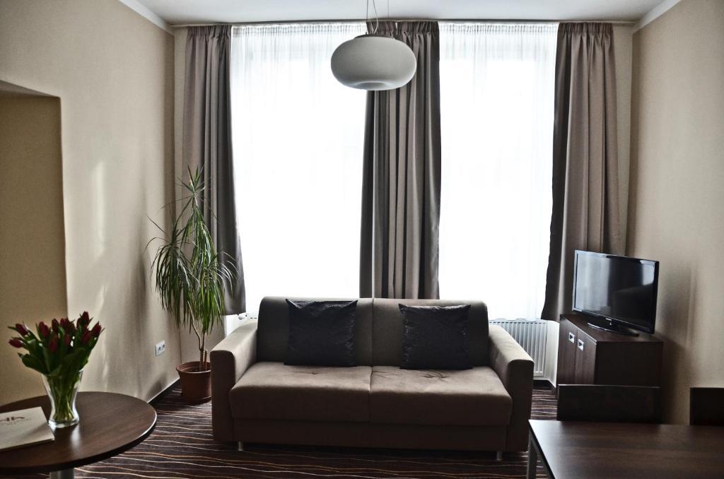 Hotel U Hradu มลาดาโบเลสลัฟ ภายนอก รูปภาพ