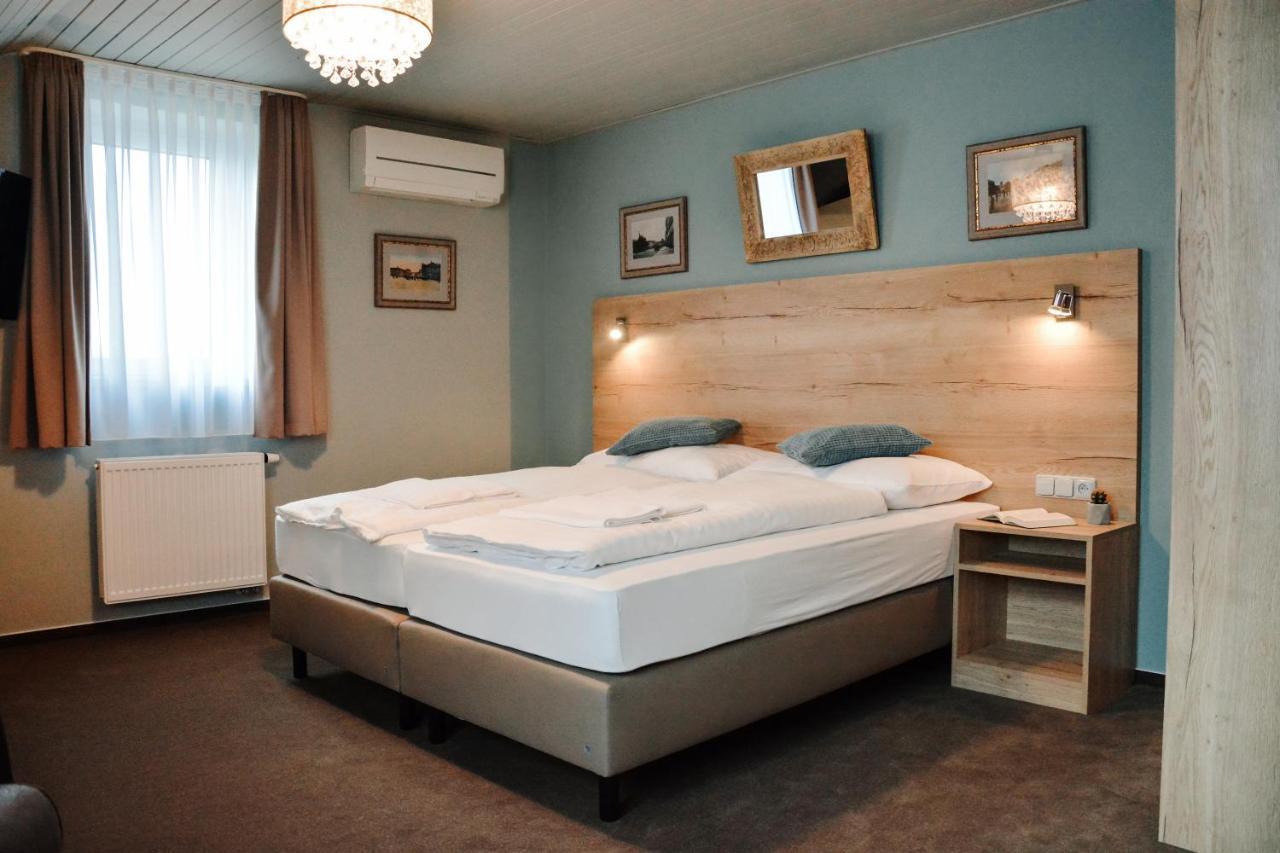 Hotel U Hradu มลาดาโบเลสลัฟ ภายนอก รูปภาพ